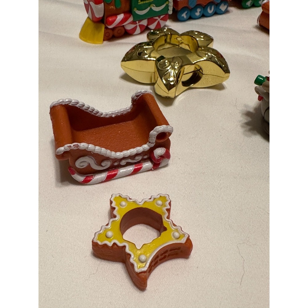 Tsum Tsum Vinyl Figures Lot 24+ Pieces Disney Christmas Train Sleigh Trinkets - Picture 10 of 11